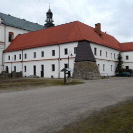 firmy-kudlaszyk-klasztor-zareby1